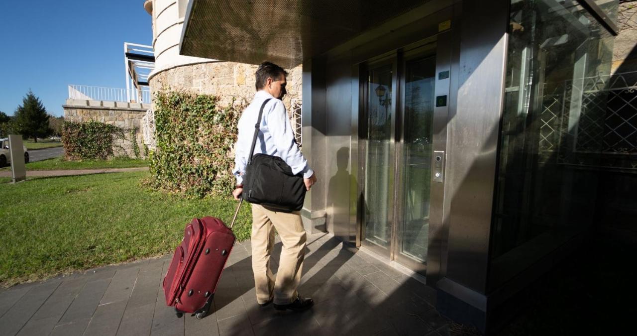 Hotel Seminario Aeropuerto Bilbao Derio Exterior photo