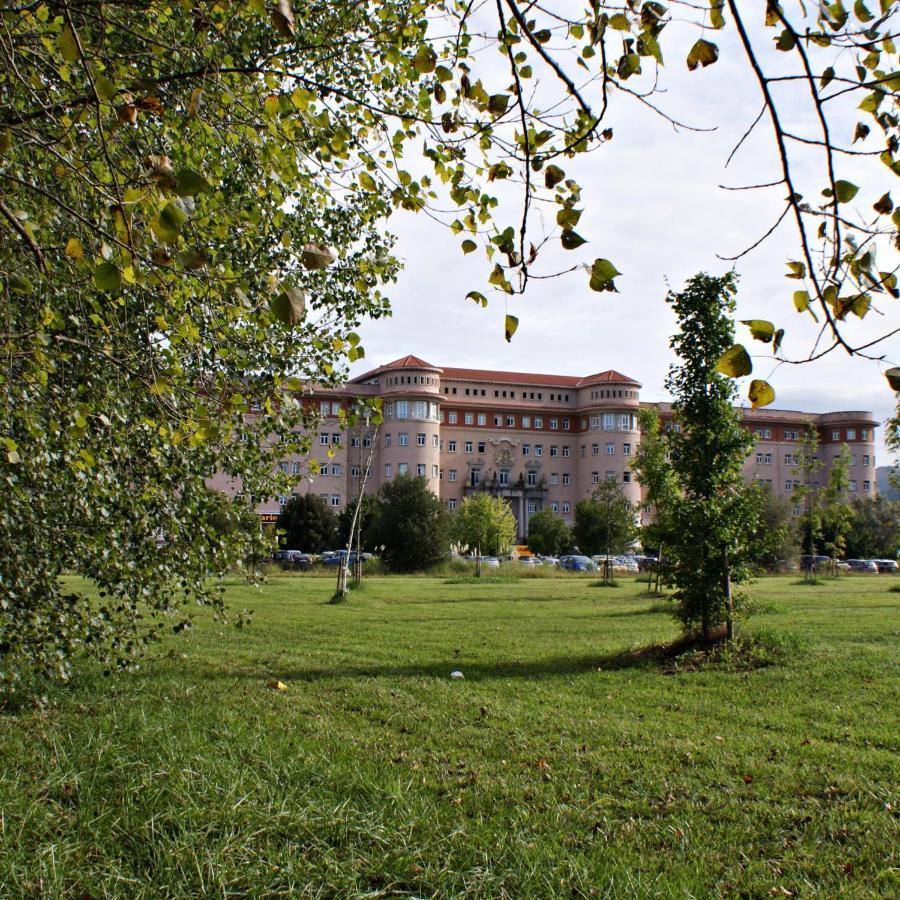 Hotel Seminario Aeropuerto Bilbao Derio Exterior photo