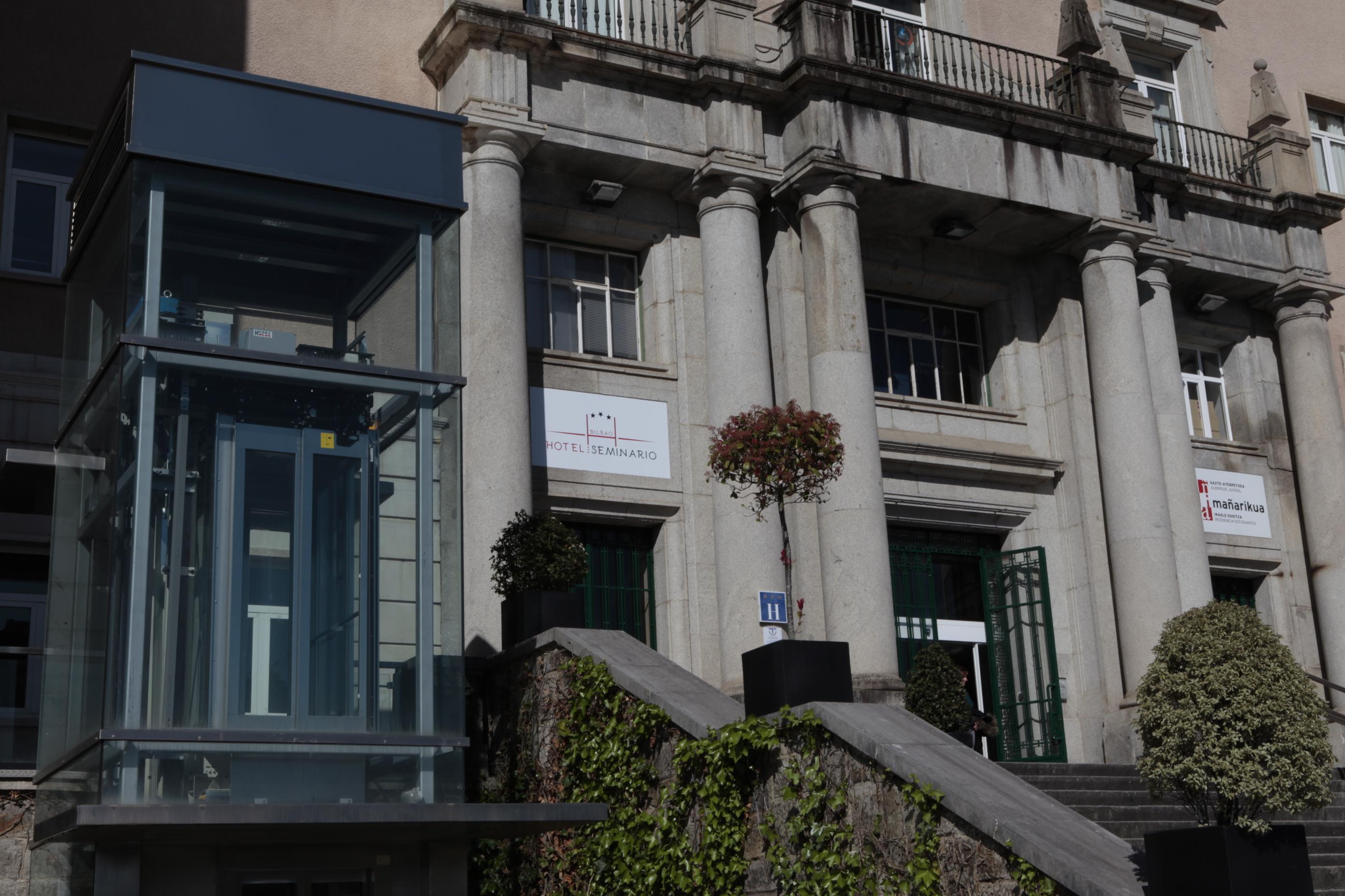 Hotel Seminario Aeropuerto Bilbao Derio Exterior photo