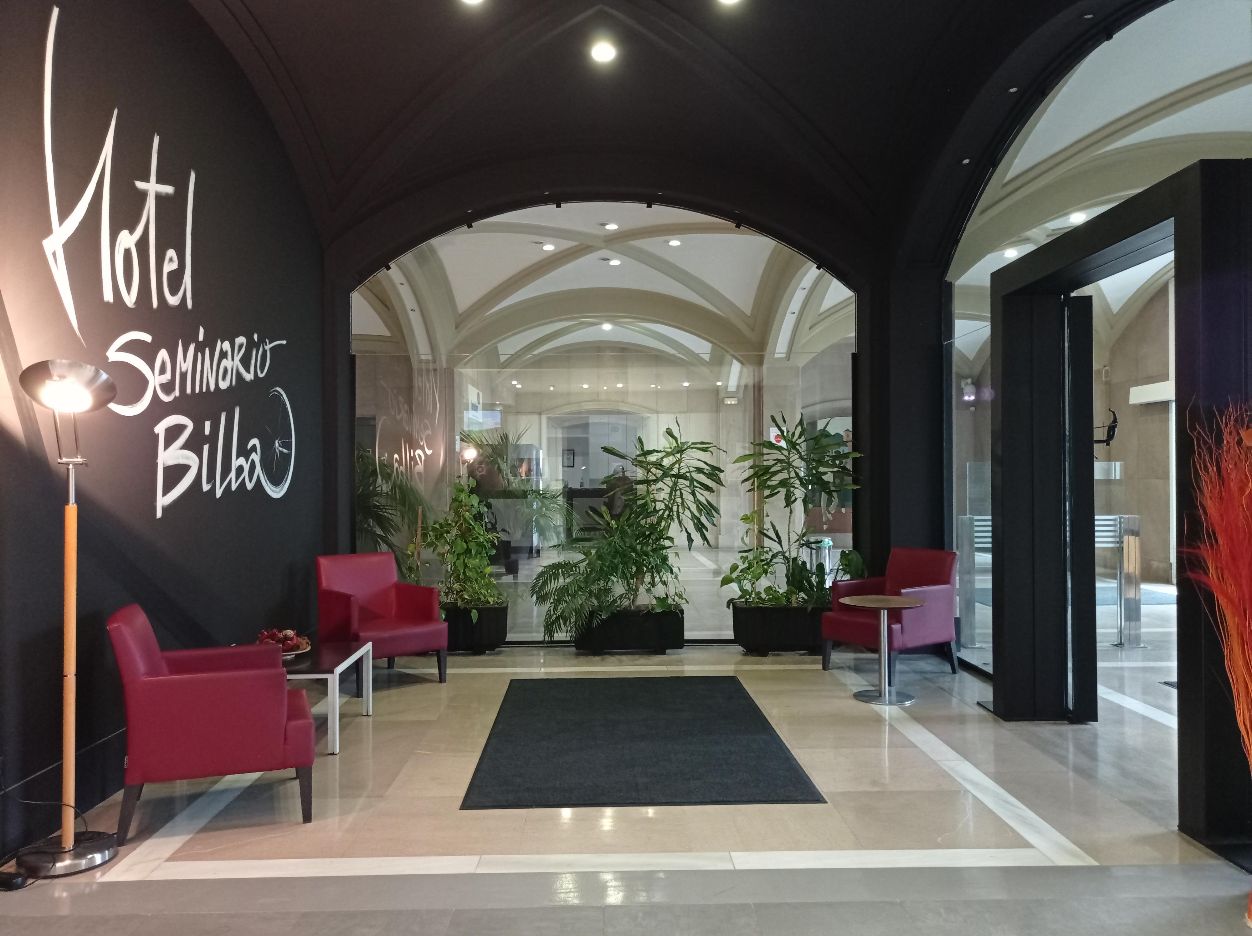 Hotel Seminario Aeropuerto Bilbao Derio Exterior photo
