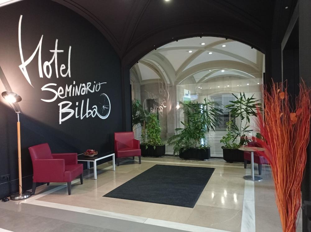 Hotel Seminario Aeropuerto Bilbao Derio Exterior photo
